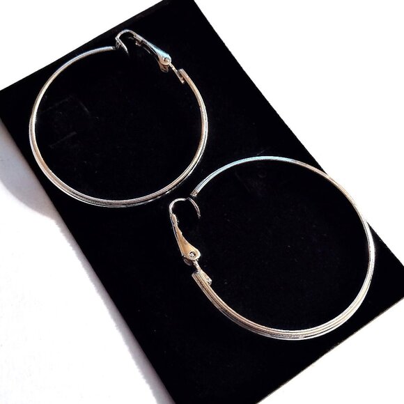 1 1/2" Avon Pinpoint Edge Hoop Clip On Earrings Vintage Silver Tone Large Round - Picture 2 of 5